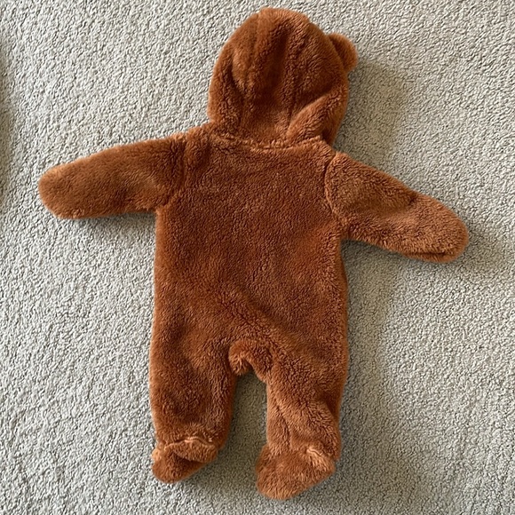 Carters fuzzy bear suit - newborn - Picture 3 of 3